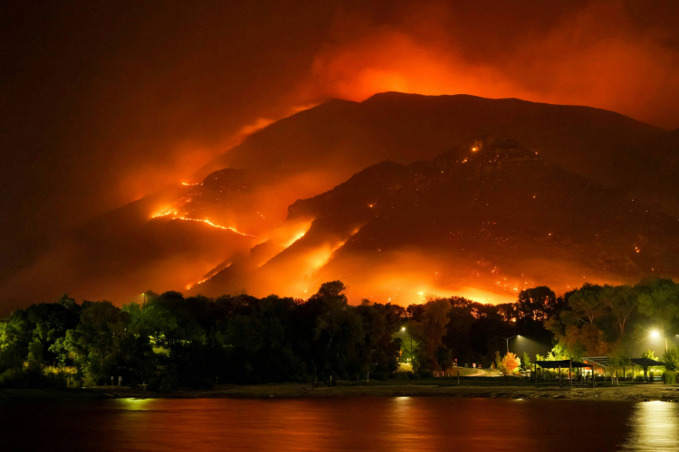 Wildfire photographed by Mike Newbry